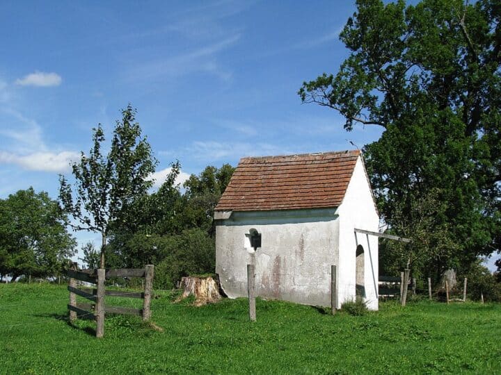 Die Feldkapelle bei Filzbuch, Gemarkung Beuerberg, Satteldachbau, 2. Hälfte 18. Jh.